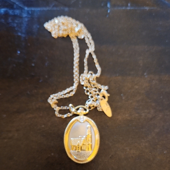 Gold Pendant Necklace - Picture 1 of 3